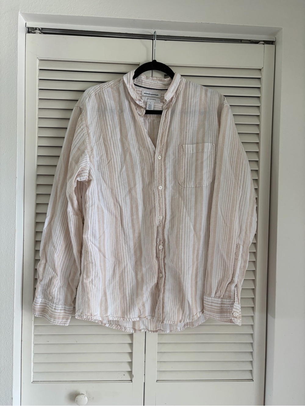 Amazon Essentials Cream and White Striped Casual Button-Down Shirt sz. L